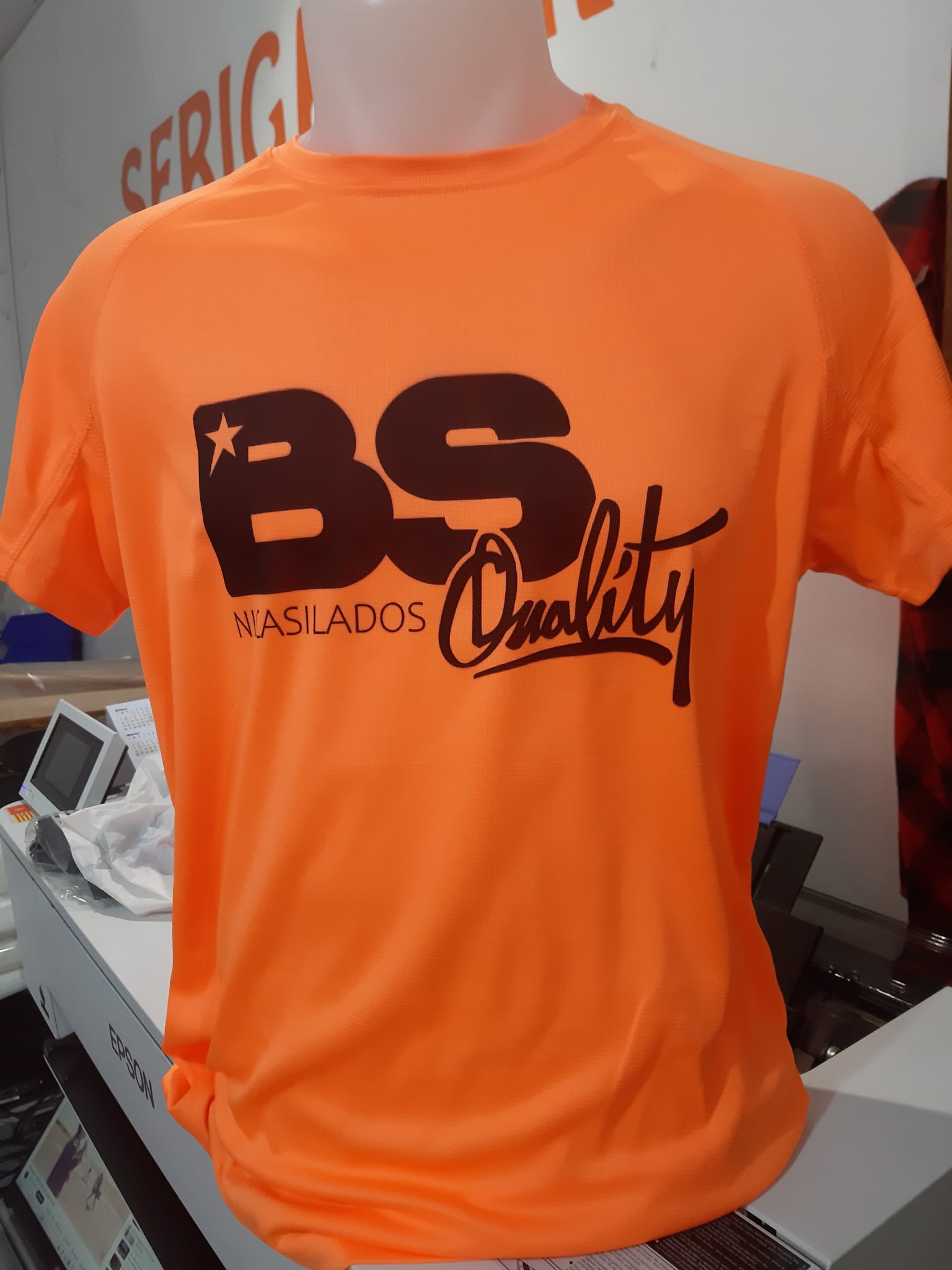 Prenda y serigrafía personalizada de TEAM CO