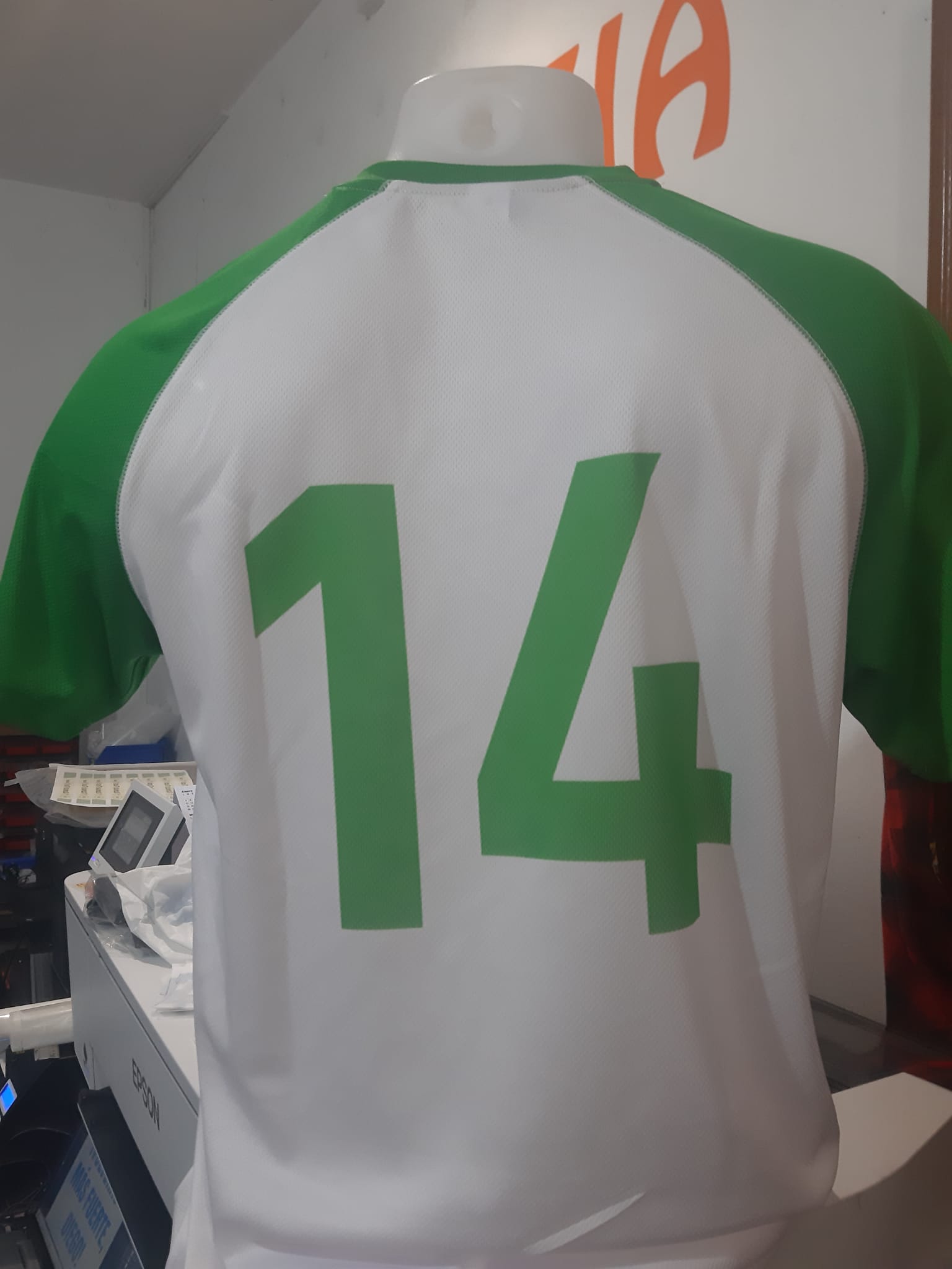 Prenda y serigrafía personalizada de TEAM CO
