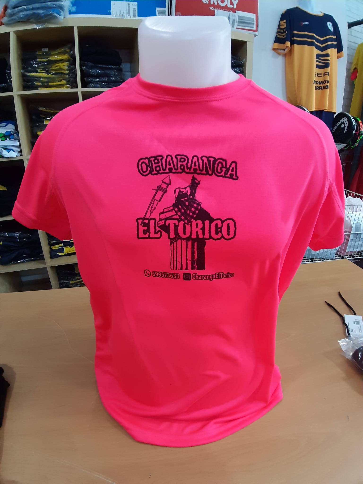 Prenda y serigrafía personalizada de TEAM CO