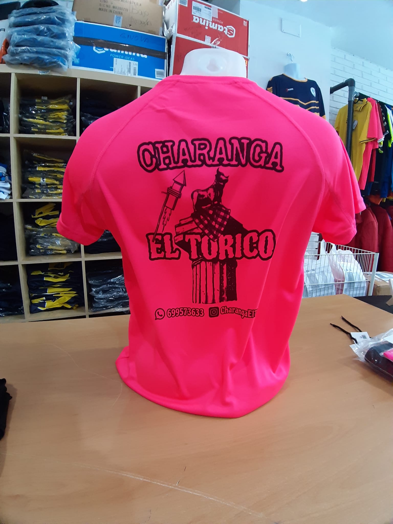 Prenda y serigrafía personalizada de TEAM CO
